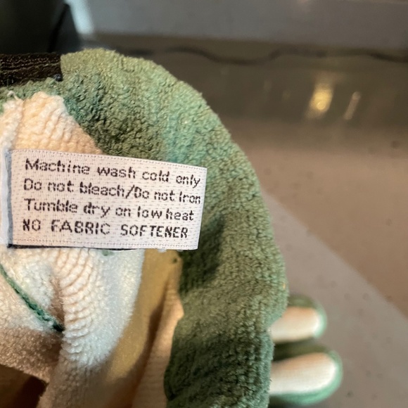 Spotless Paw dog paw cleaning glove - Picture 6 of 7